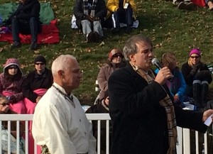 Olly deMacedo, executive director of the Thanksgiving Parade in Plymouth, introduces a meeting of the Wampanoags and Pilgrims descendents.