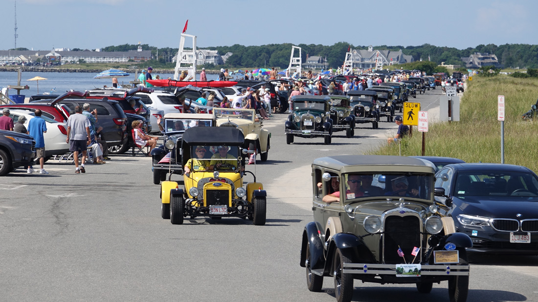 Chrome Classics Antique Car Parade at West Dennis Beach!