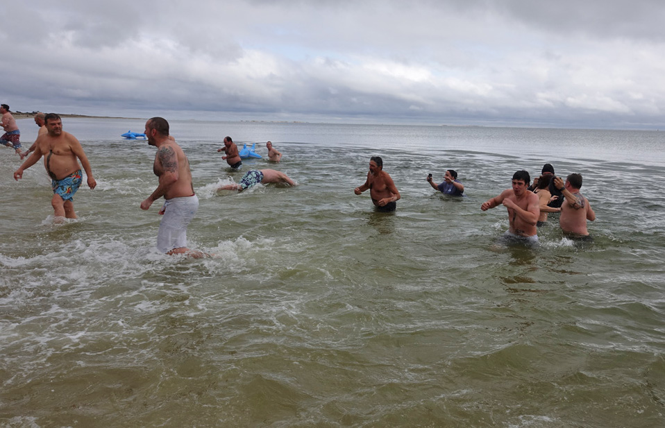 April Fools Plunge to Support Coomber Family Held In Chatham!