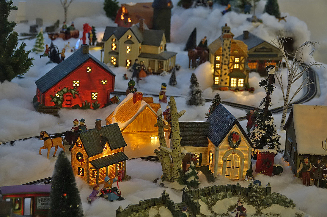 Enchanted Village LightsUp & Dazzles!