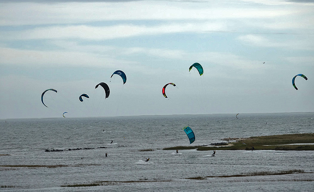 Kite-surfers Get Airtime in South Chatham!