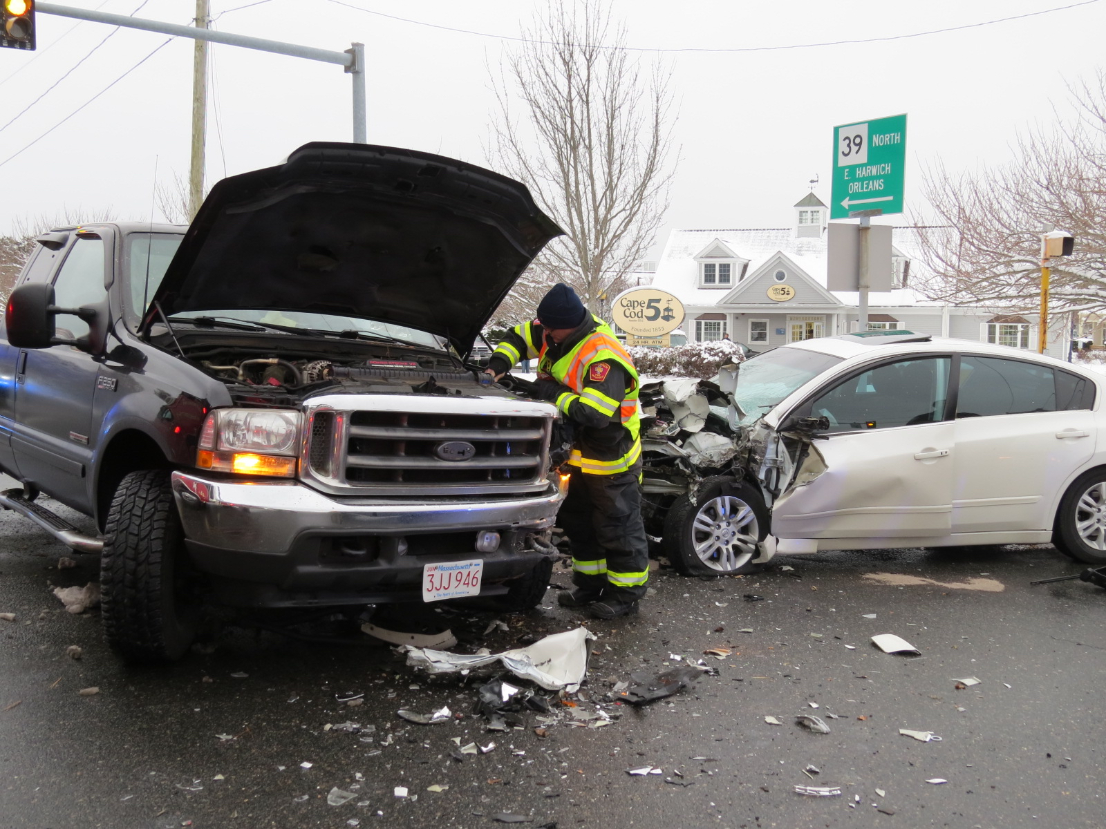 Harwich Fire and Police respond to 2car accident at Route