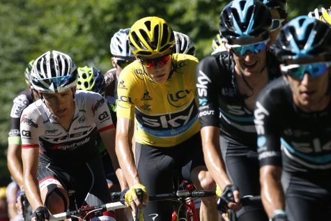 Colombias Sergio Henao Montoya, right, and Netherlands Wouter Poels, second right, set the pace for Britain's Chris Froome, wearing the overall leader's yellow jersey, during the fifteenth stage of the Tour de France cycling race over 160 kilometers (99.4 miles) with start in Bourg-en-Bresse and finish in Culoz, France, Sunday, July 17, 2016. (AP Photo/Christophe Ena)