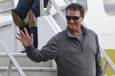 Pittsburgh Penguins owner and Hall of Fame player, Mario Lemieux gets off the jet with the team at a private hangar at Greater Pittsburgh International Airport in Moon, Pa., Monday, June 13, 2016. The Penguins defeated the San Jose Sharks on Sunday to win the NHL championship. (AP Photo/Keith Srakocic)