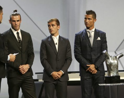 Atletico Madrid's forward Antoine Griezmann, center, Real Madrid's Gareth Bale, left, and Madrid's forward Cristiano Ronaldo of Portugal, attend the award ceremony of the "best player of the year" trophy, during the UEFA Champions League draw, at the Grimaldi Forum, in Monaco, Thursday, Aug. 25, 2016. (AP Photo/Claude Paris)