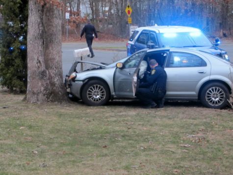 Car vs tree in Hyannis - CapeCod.com