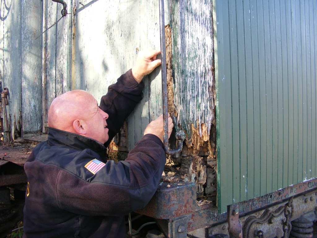 IMs restore railroad cars.nov.15 006