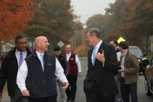 sk_centerville-gov-baker-and-local-candidates-visit-monomoy-circle_11-03-16-21