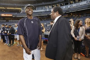 New York Yankees shortstop Didi Gregorius, left, of Curacao, meets Curacao Prime Minister Ben Whiteman on the field before a baseball game against the Boston Red Sox at Yankee Stadium in New York, Tuesday, Sept. 29, 2015. Whiteman is in New york attending the United Nations General Assembly. (AP Photo/Kathy Willens)