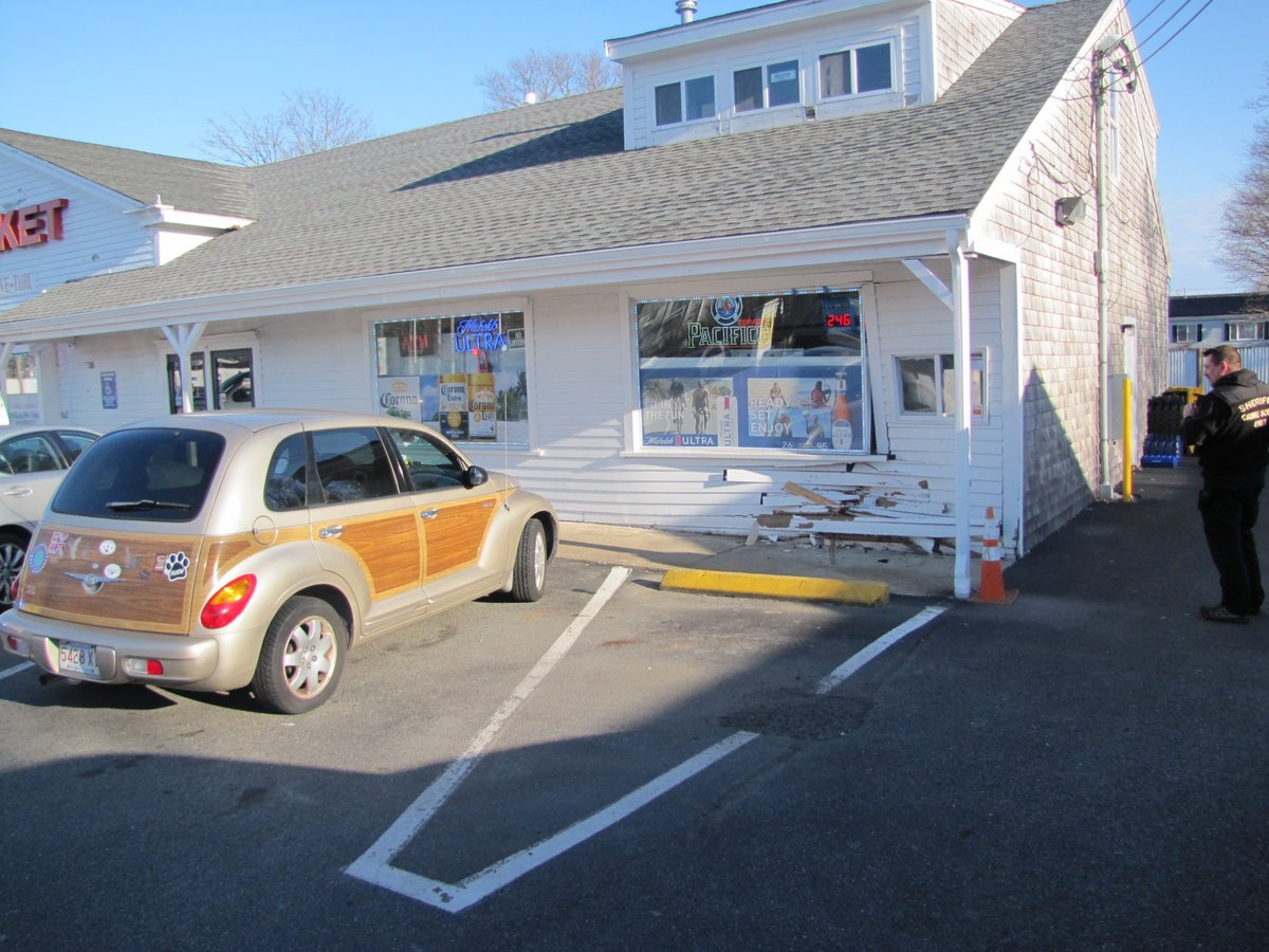 Car crashes into Hyannis convenience store