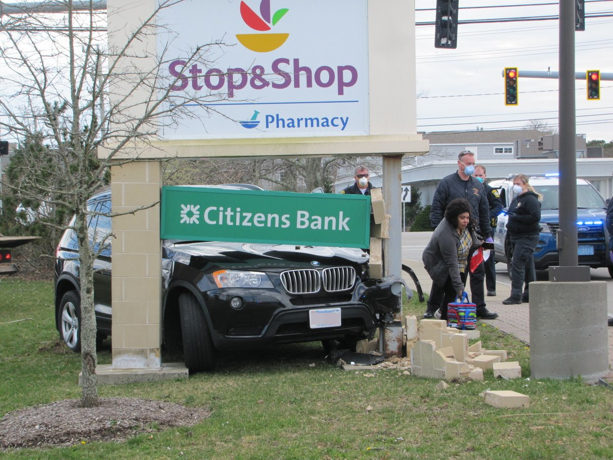 Vehicle crashes into Stop & Shop sign in Hyannis