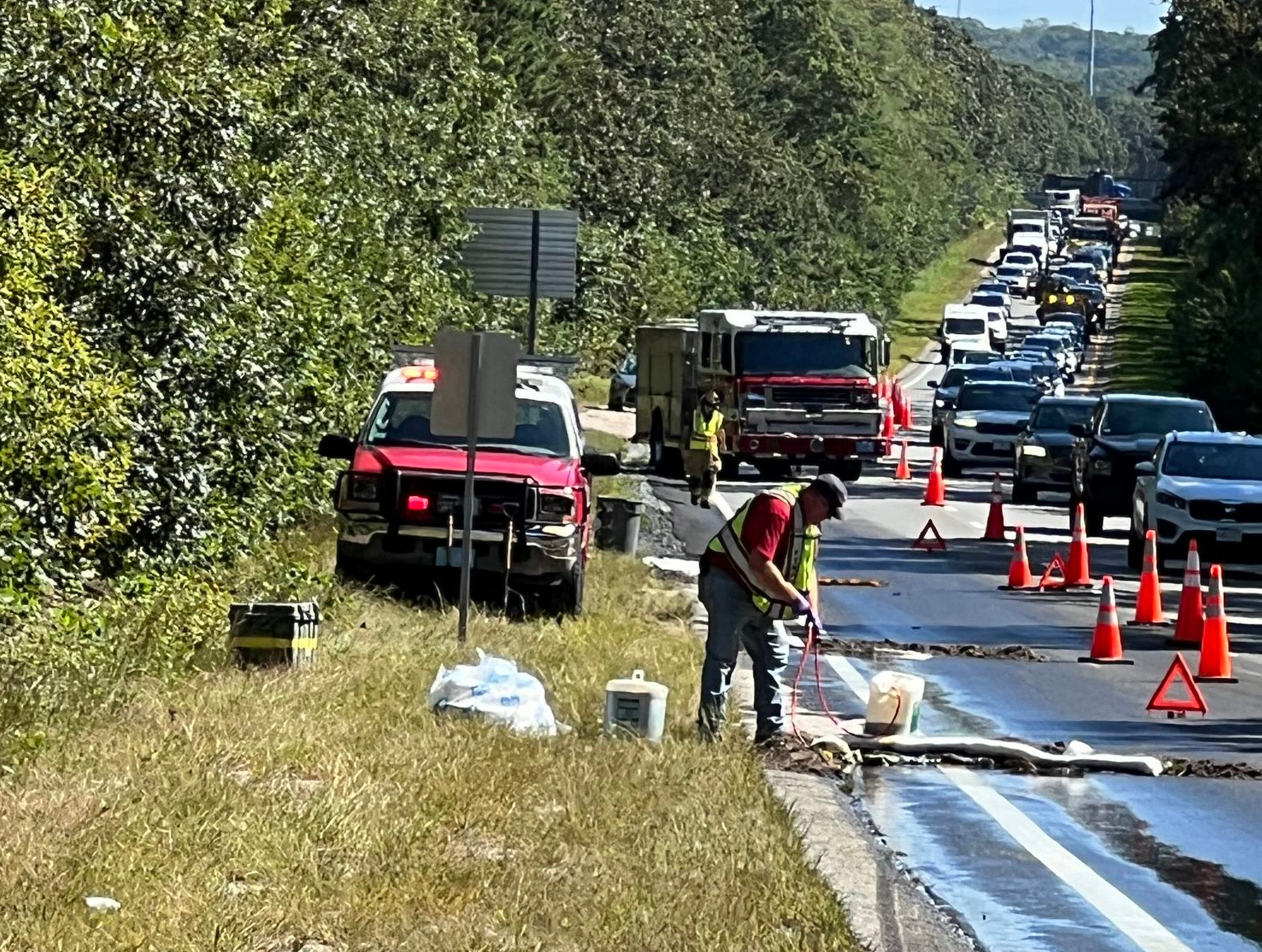 Hydraulic fluid spill closes lane on Route 6 in West Barnstable