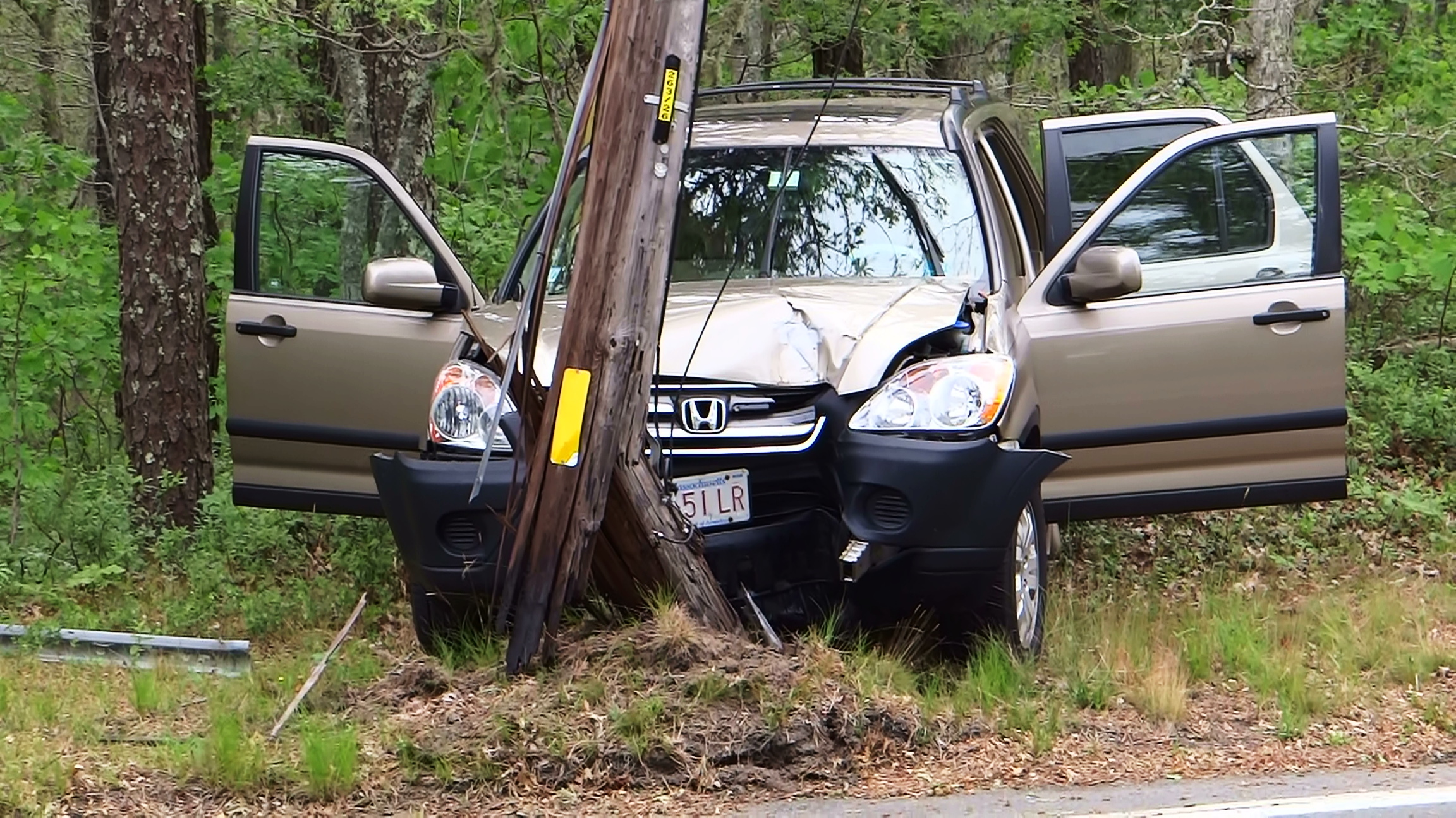 Video Car vs pole in Harwich