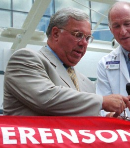Boston Mayor Tom Menino cuts a ribbon in 2001. (Photo by Darren McCollester/Getty Images)