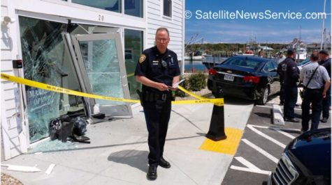 No injuries as car crashes into Sandwich restaurant - CapeCod.com