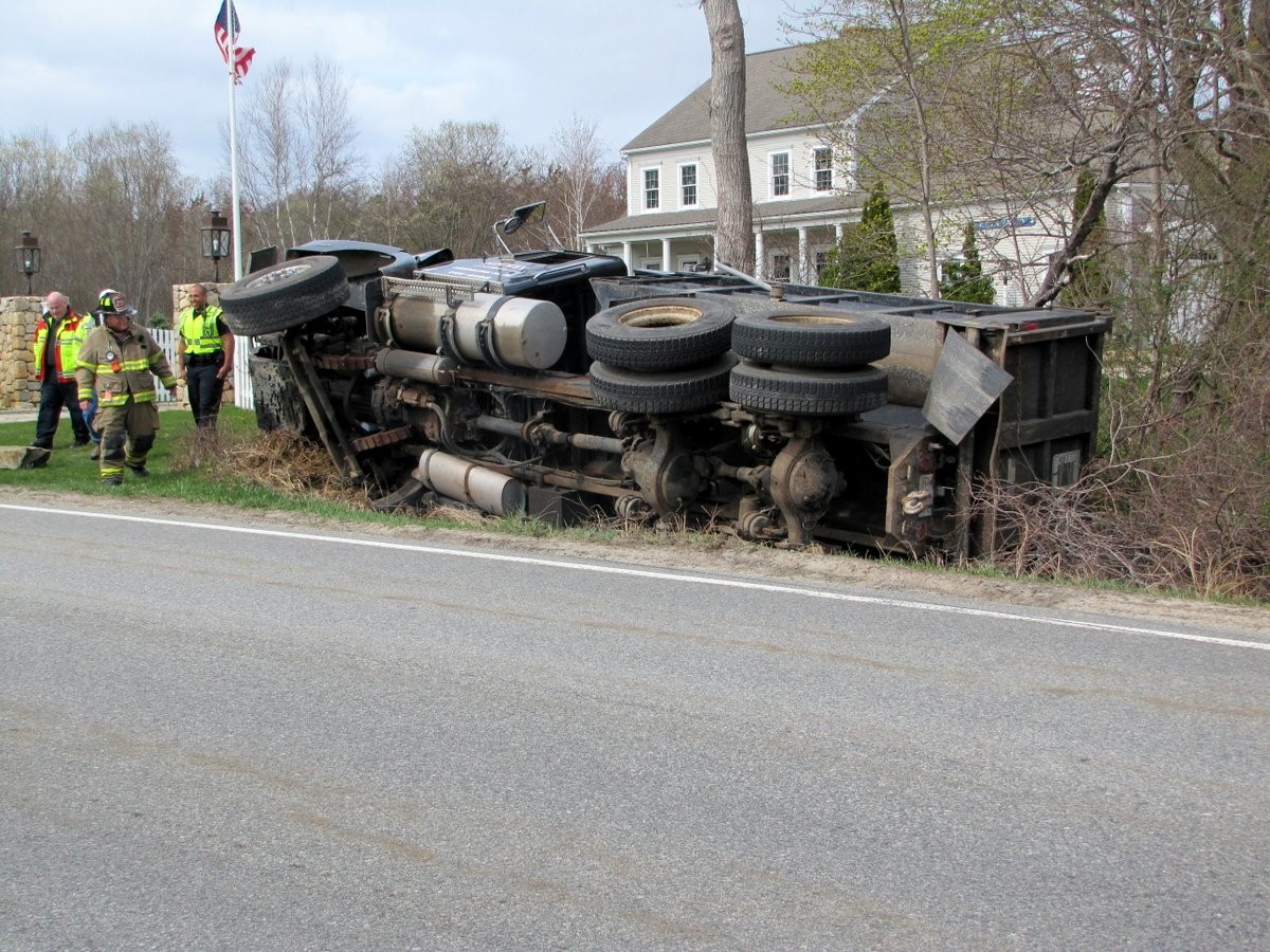 Dump truck rollover in West Barnstable - CapeCod.com
